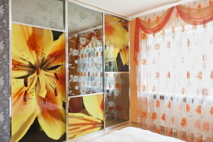 Вот так дизайн дверей объединяет в себе цветочный мотив дизайна спальни