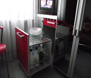 Кухня техно | Мобильный столик-бар