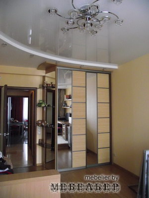 Зеркала играют пространством